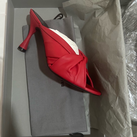 Balenciaga Drapy Sandal - Picture 3 of 7